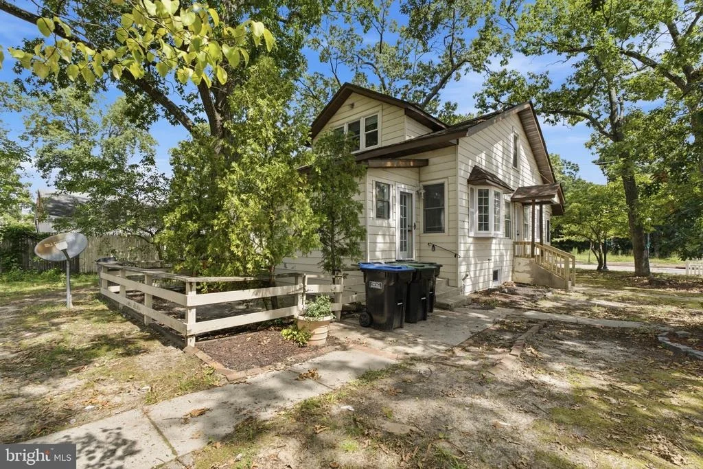 Photo of 620 ERIAL ROAD