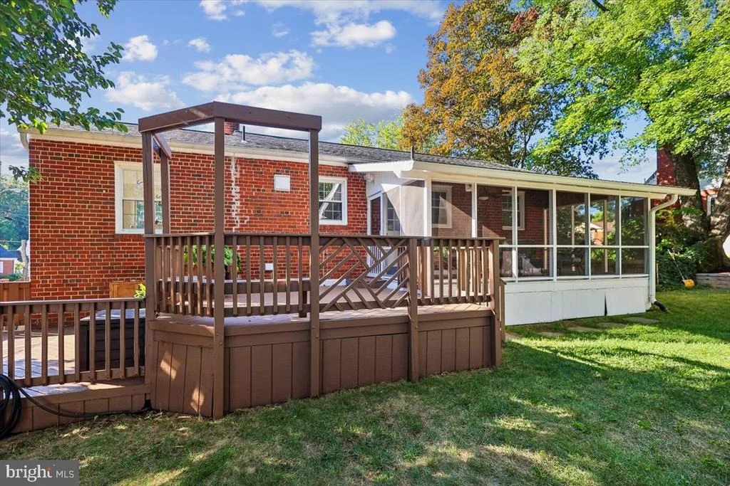 Photo of 1501 CREST ROAD
