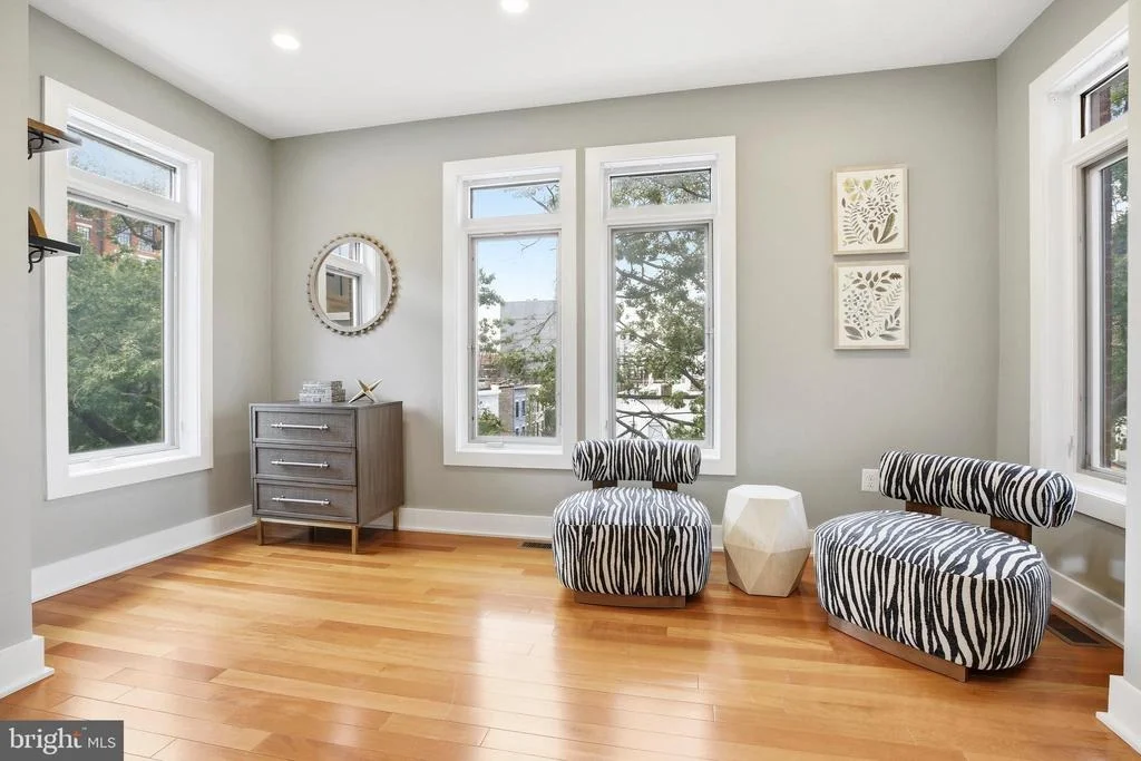 Photo of 915 3RD STREET NE
