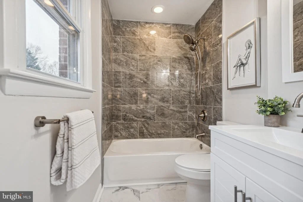 Photo of 2558 HILLSIDE DRIVE