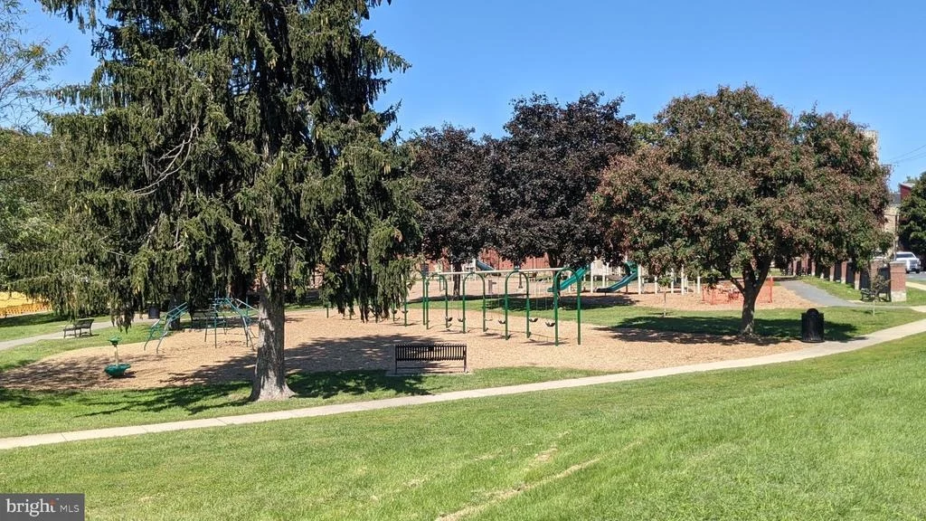 Photo of 218 5TH STREET W