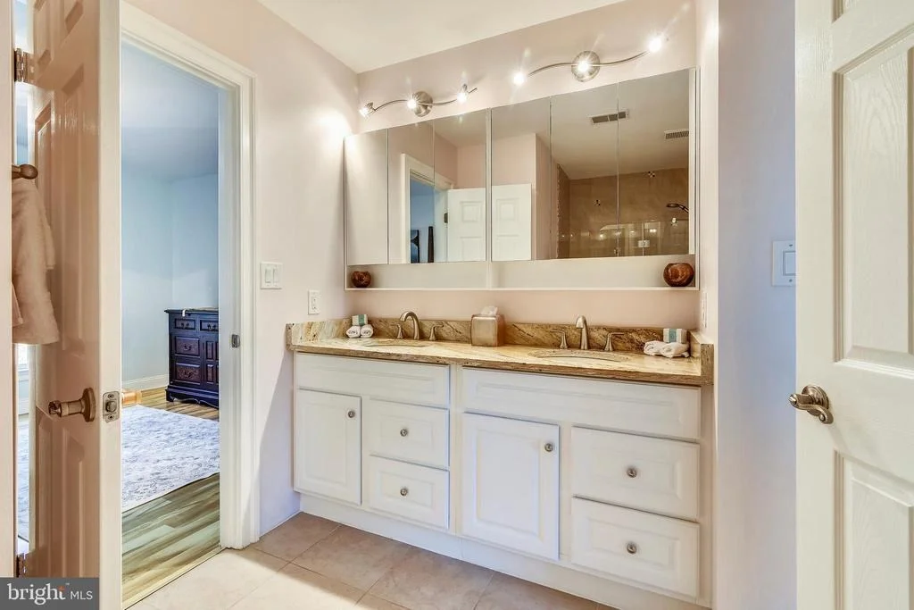 Photo of 2091 HUNTERS CREST WAY