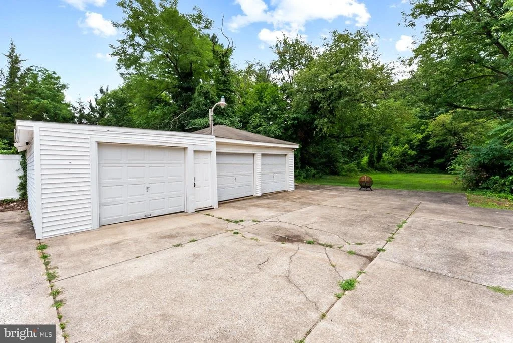 Photo of 1124 MANTUA PIKE