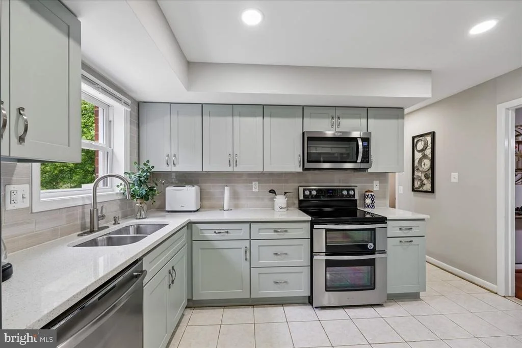 Photo of 11518 CHARLTON DRIVE