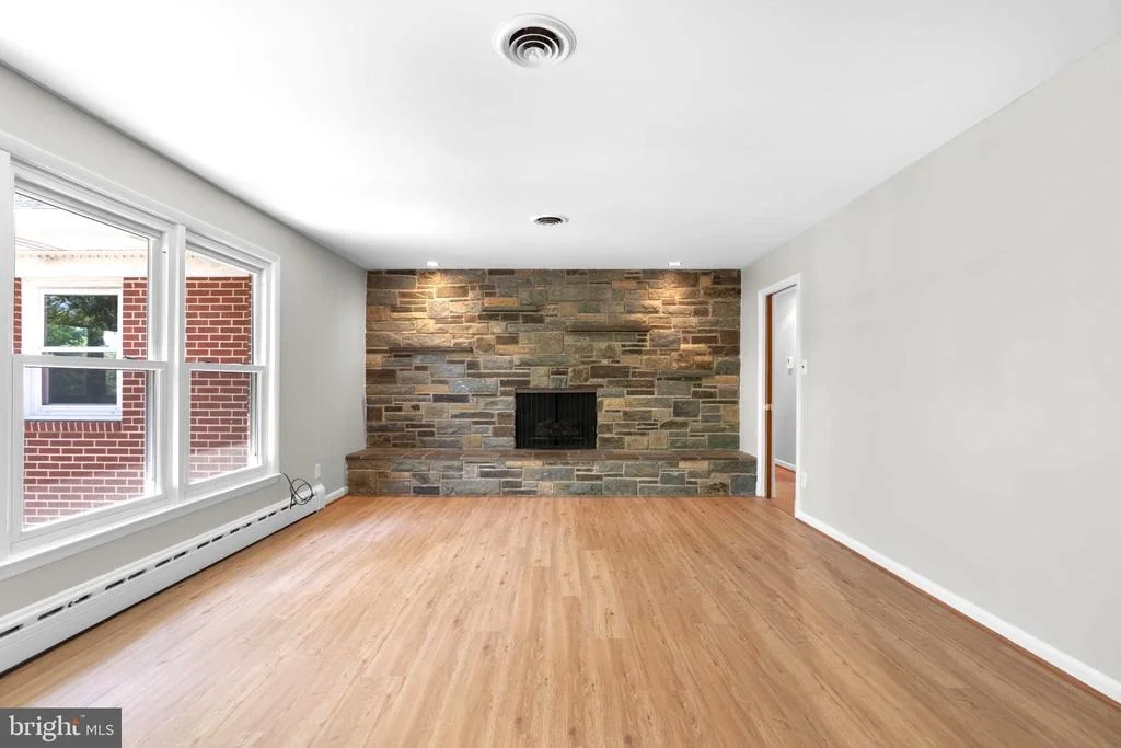 Photo of 18015 MUNCASTER ROAD