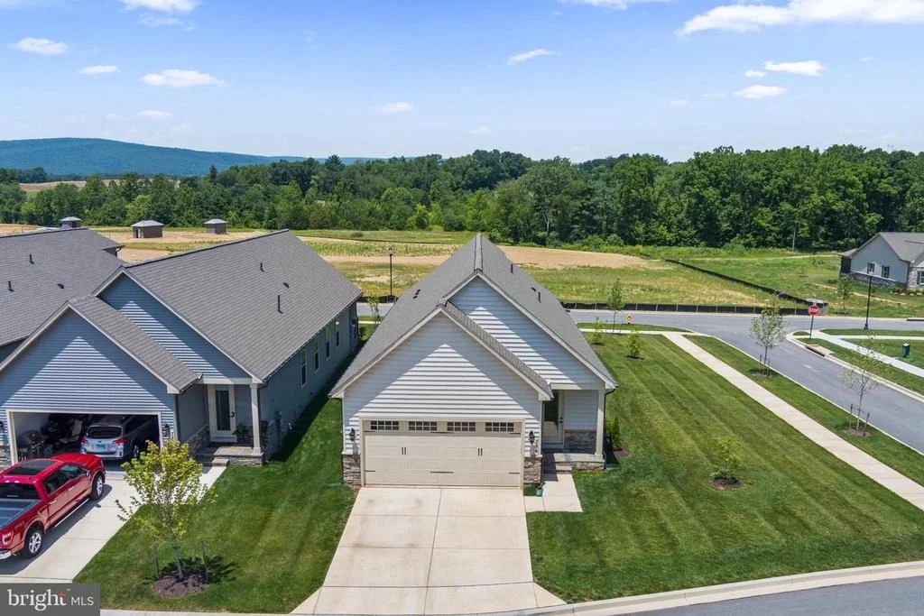 Photo of 384 CROWN POINT DRIVE