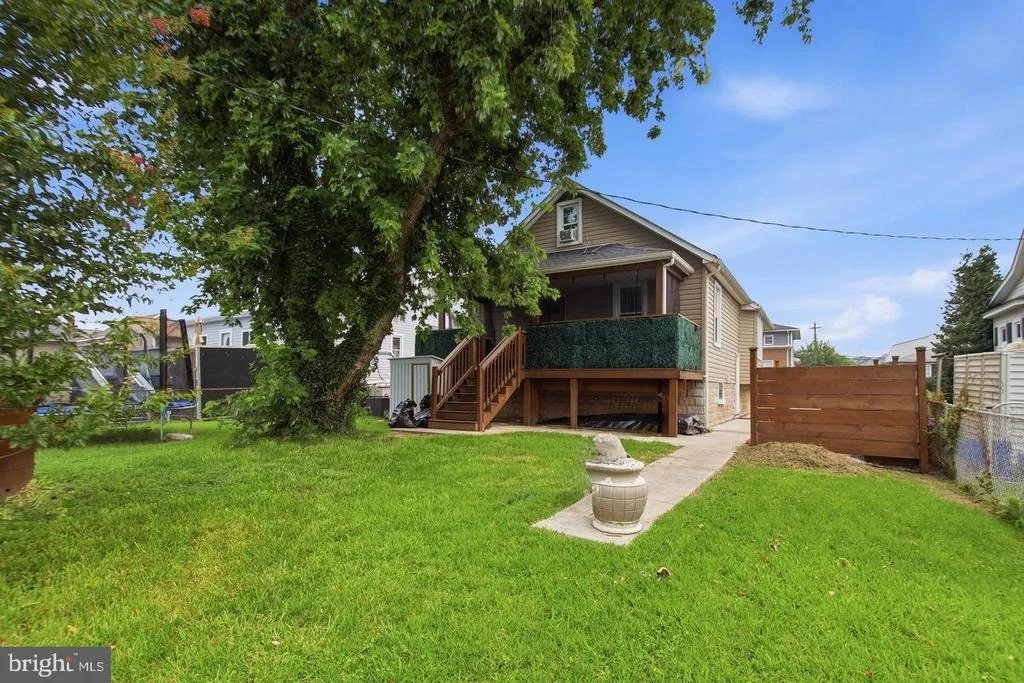 Photo of 1742 LESLIE ROAD