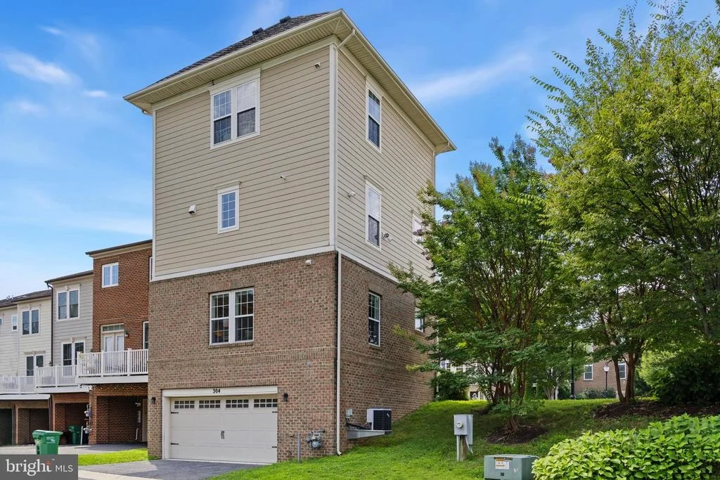 Photo of 304 PARKVIEW AVENUE