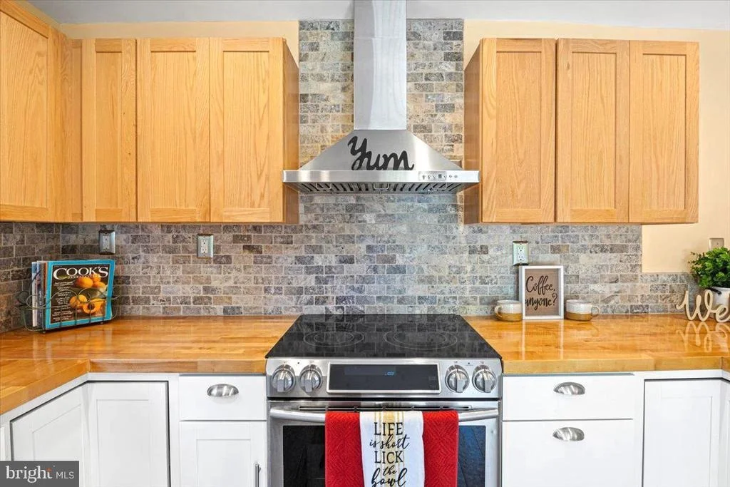 Photo of 1042 GEORGE JAMES LOOP