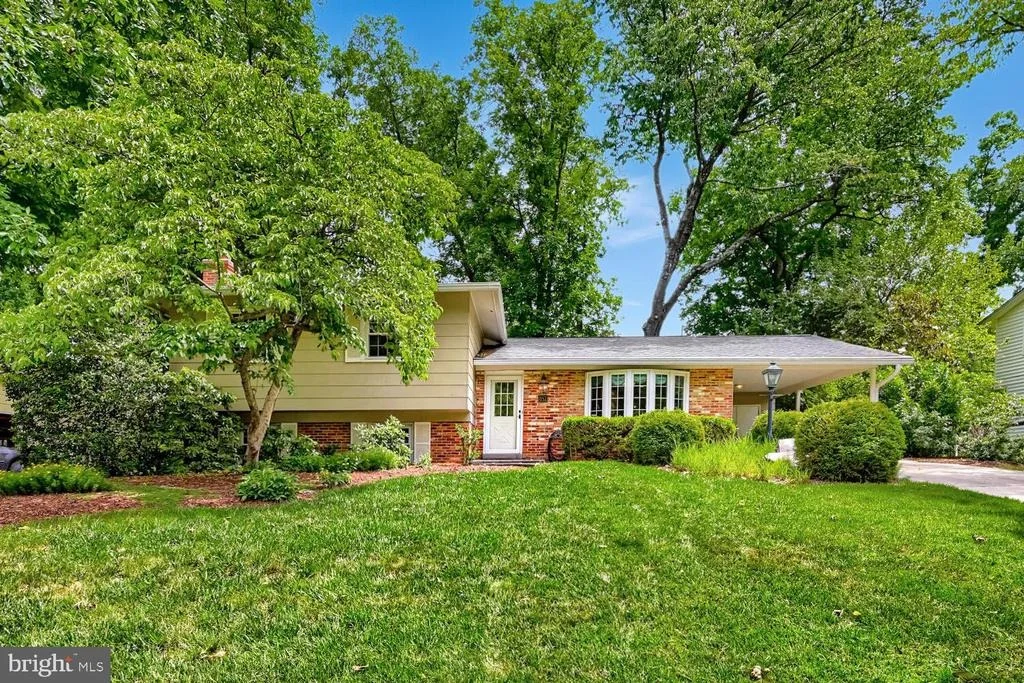 Photo of 852 DIAMOND DRIVE