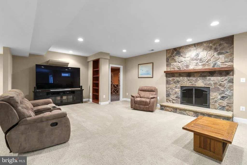Photo of 370 EAGLE HILL ROAD