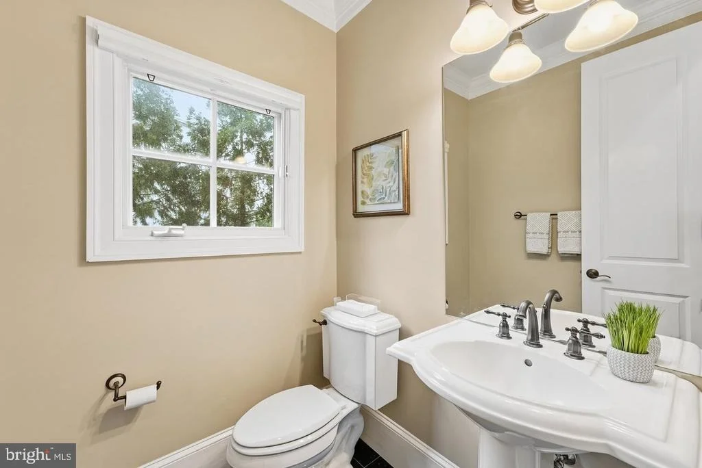 Photo of 4462 MACARTHUR BOULEVARD NW