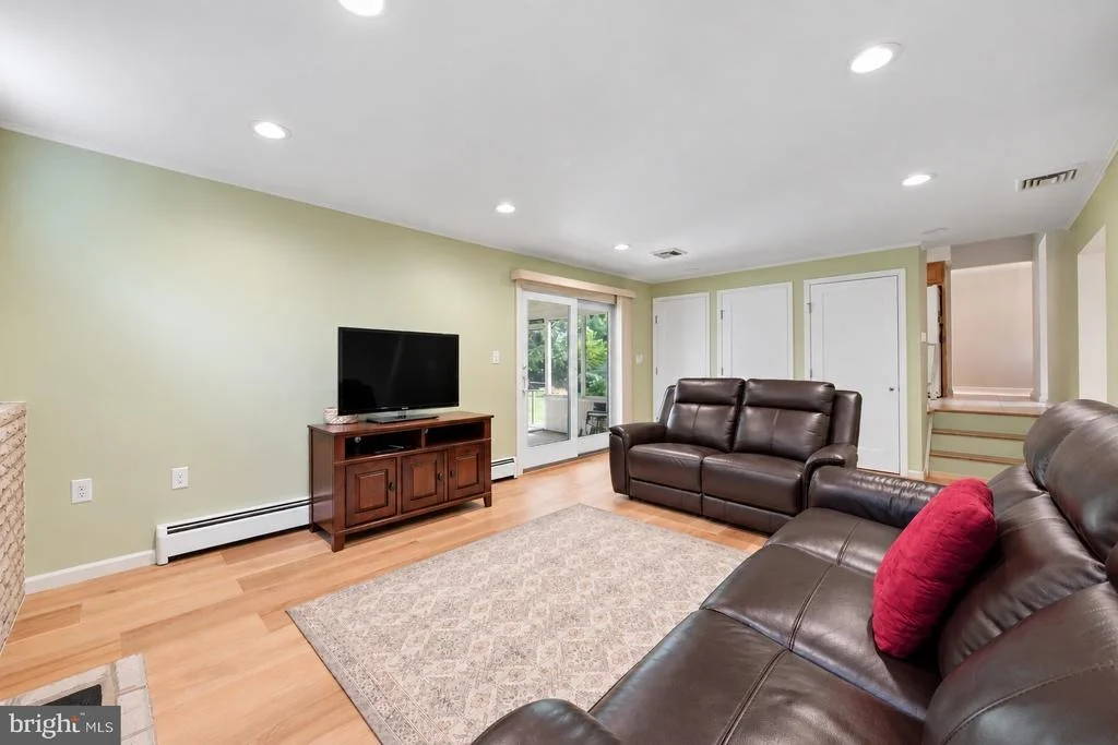 Photo of 10 PASADENA DRIVE