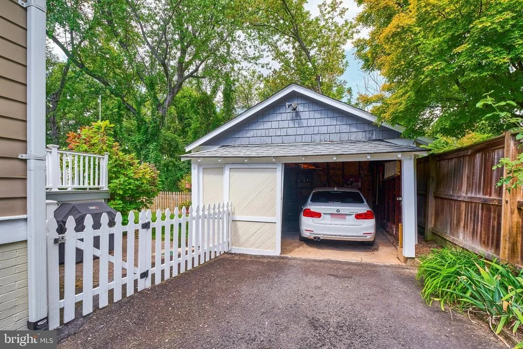 Photo of 3113 2ND ROAD N