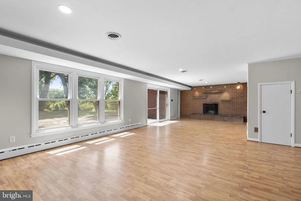 Photo of 18015 MUNCASTER ROAD