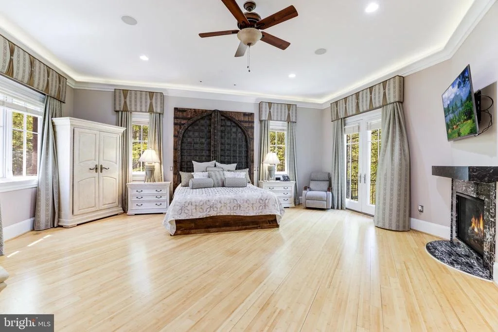 Photo of 658 LIVE OAK DRIVE