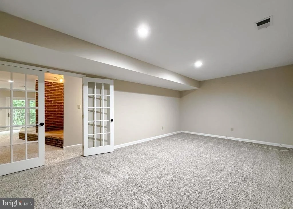 Photo of 8425 MAUSEN LANE