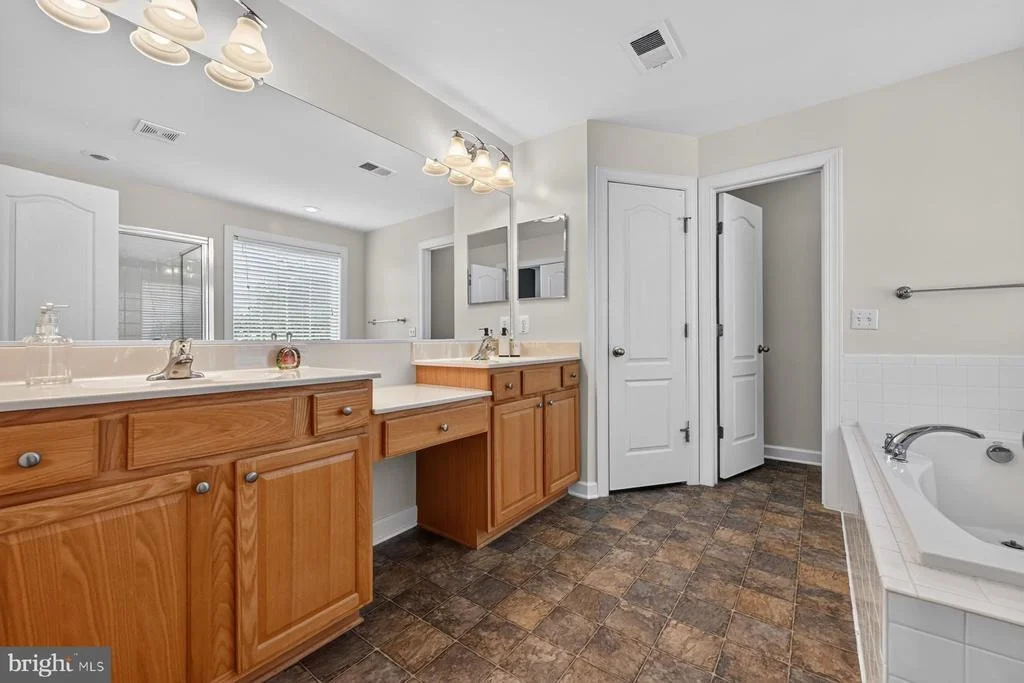 Photo of 810 MORAN DRIVE