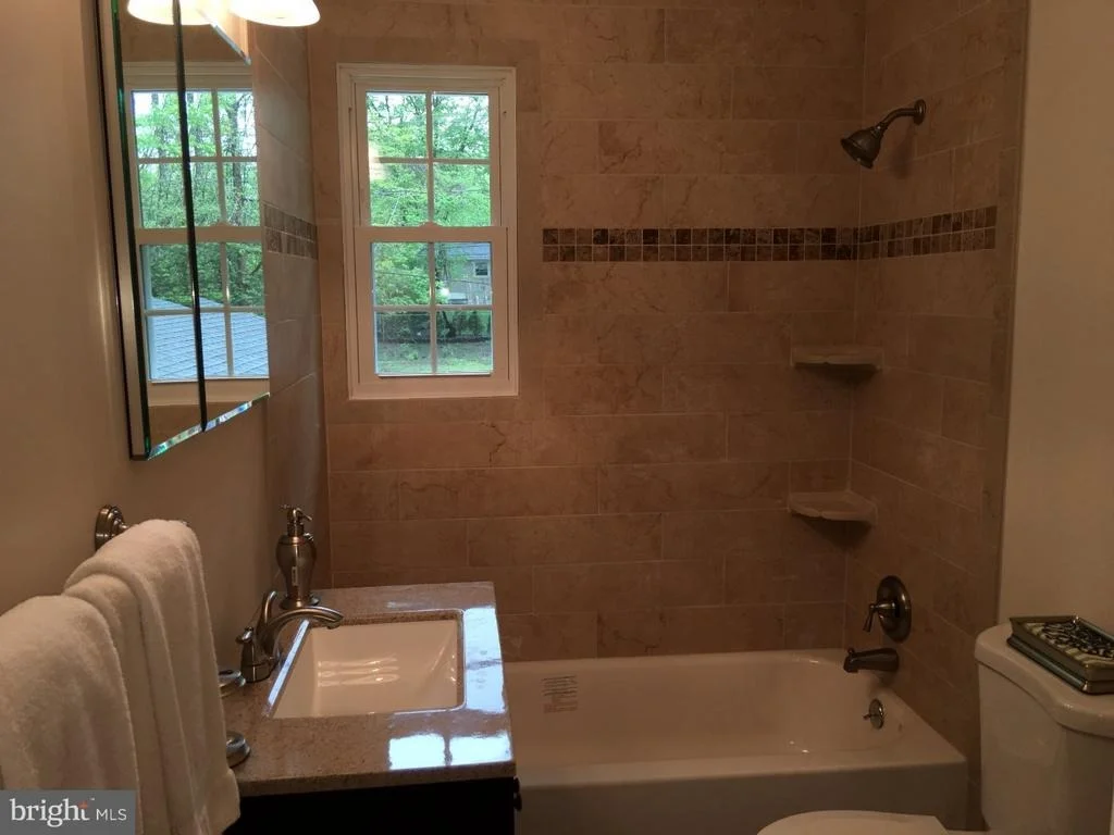 Photo of 1233 CRESTOVER ROAD