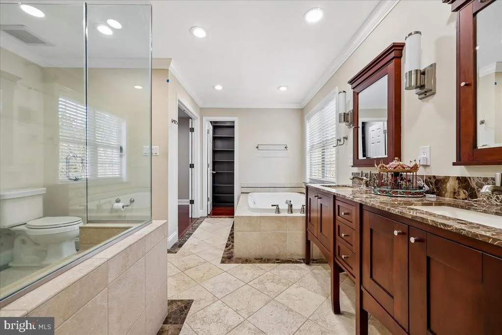 Photo of 6 CRESTVIEW COURT