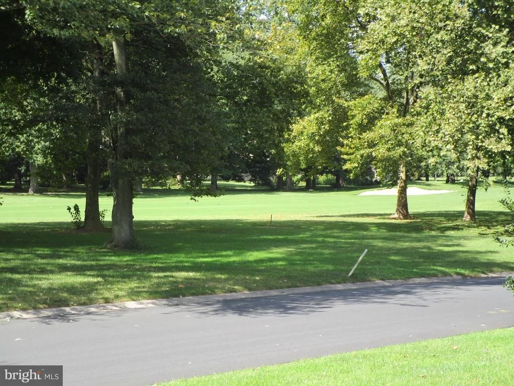 Photo of 40 W FAIRWAY CIRCLE