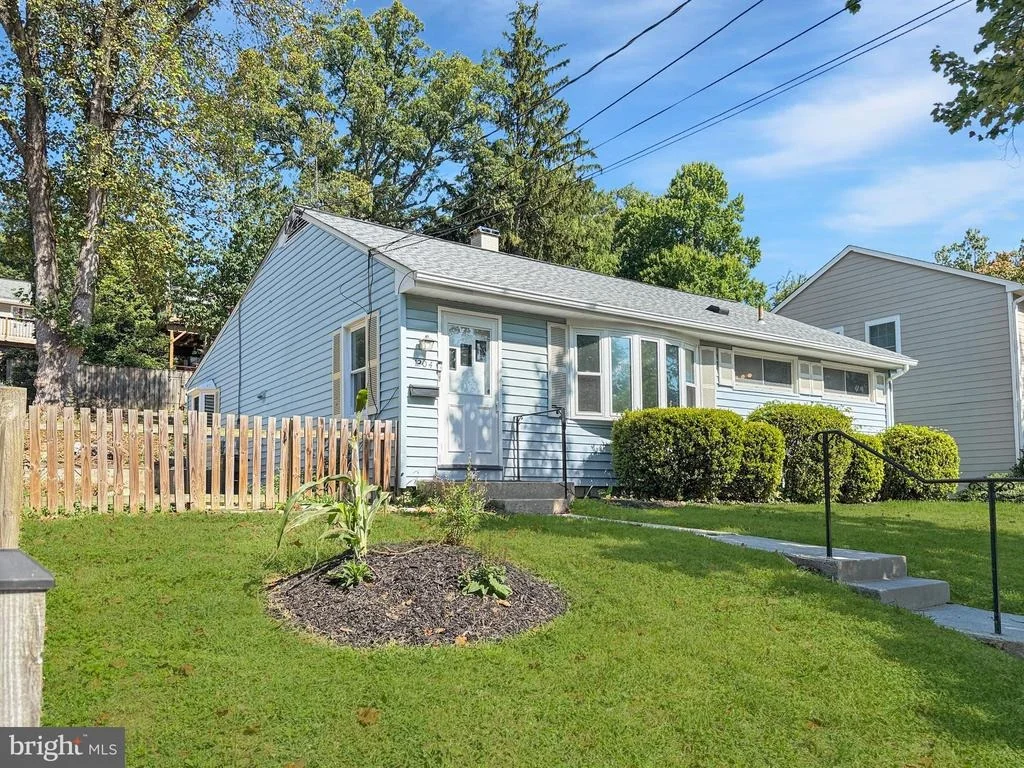 Photo of 1204 PARRISH DRIVE