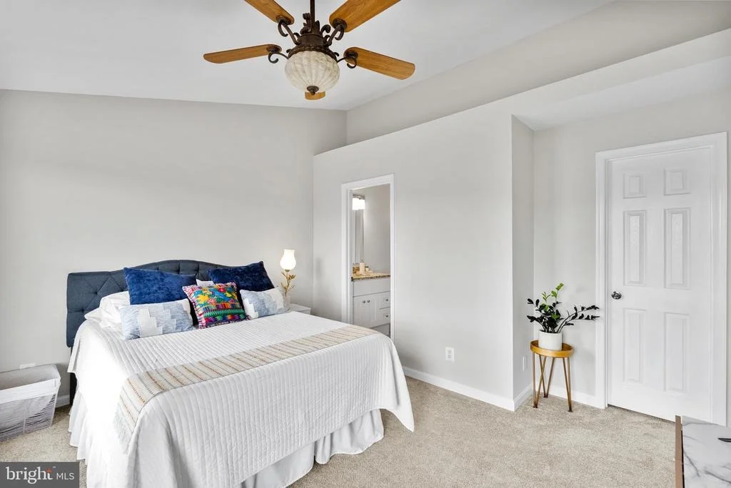 Photo of Unit 300 at 21833 BALDWIN SQUARE