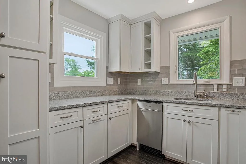Photo of 454 MANOR ROAD