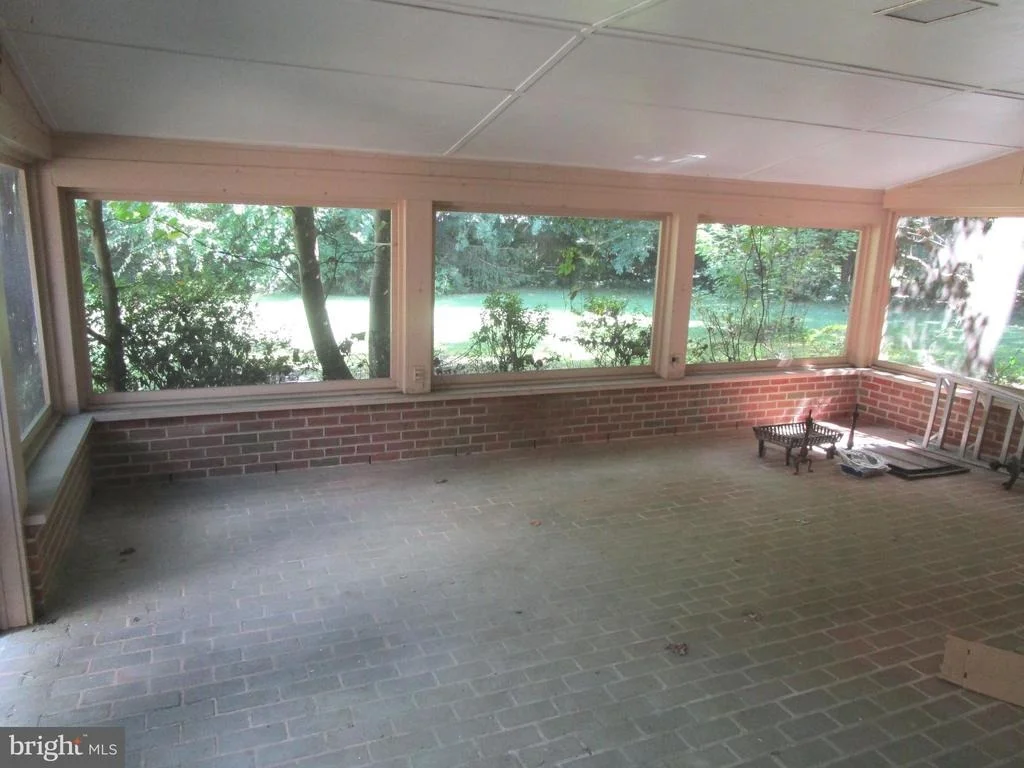 Photo of 40 W FAIRWAY CIRCLE
