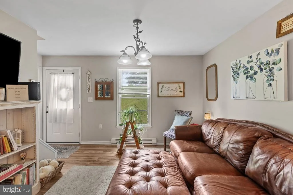 Photo of 1304 NAUGAHYDE ROAD