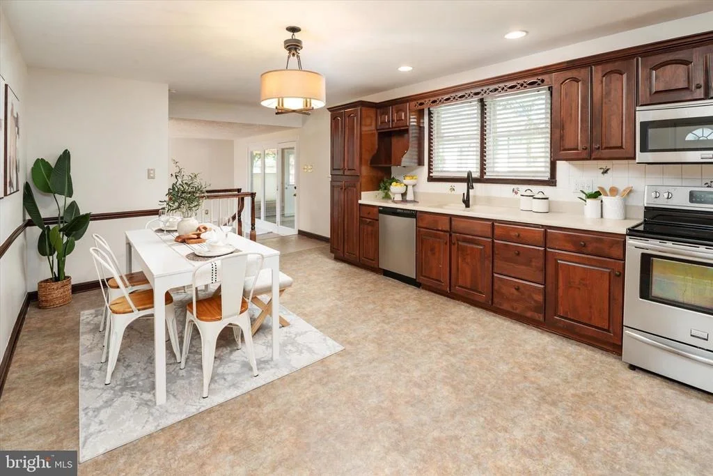 Photo of 596 FOREST VIEW ROAD