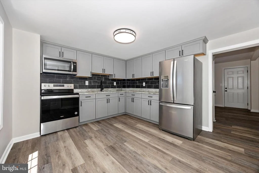Photo of 246 E 7TH STREET