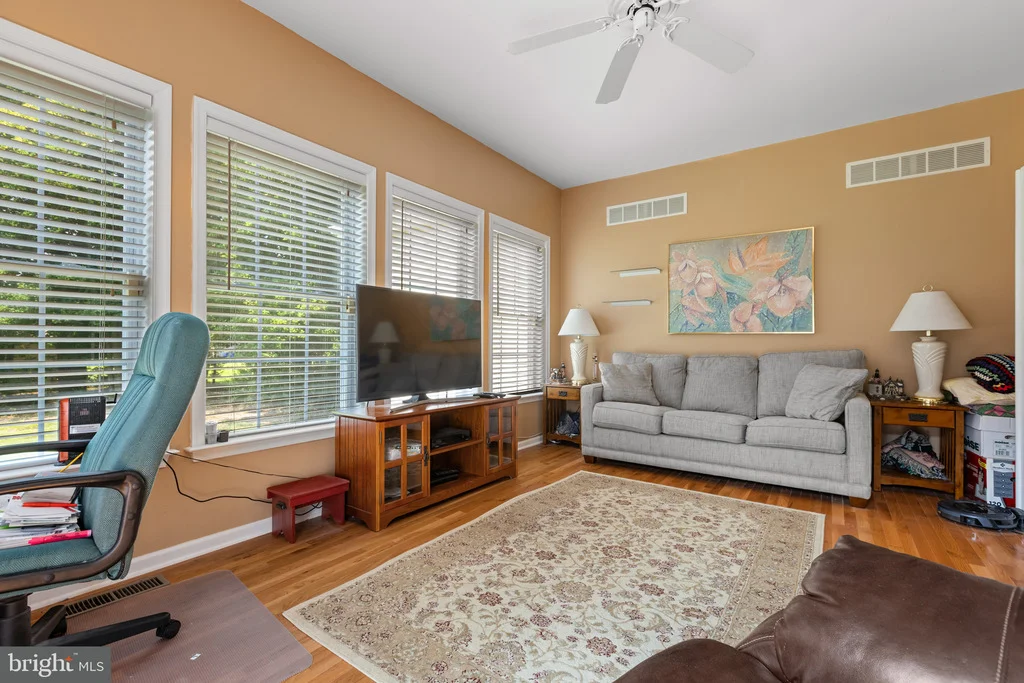 Photo of 33 SIOUX DRIVE