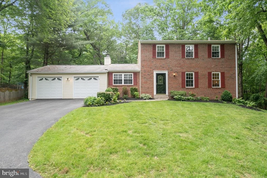 Photo of 8924 ROUNDLEAF WAY