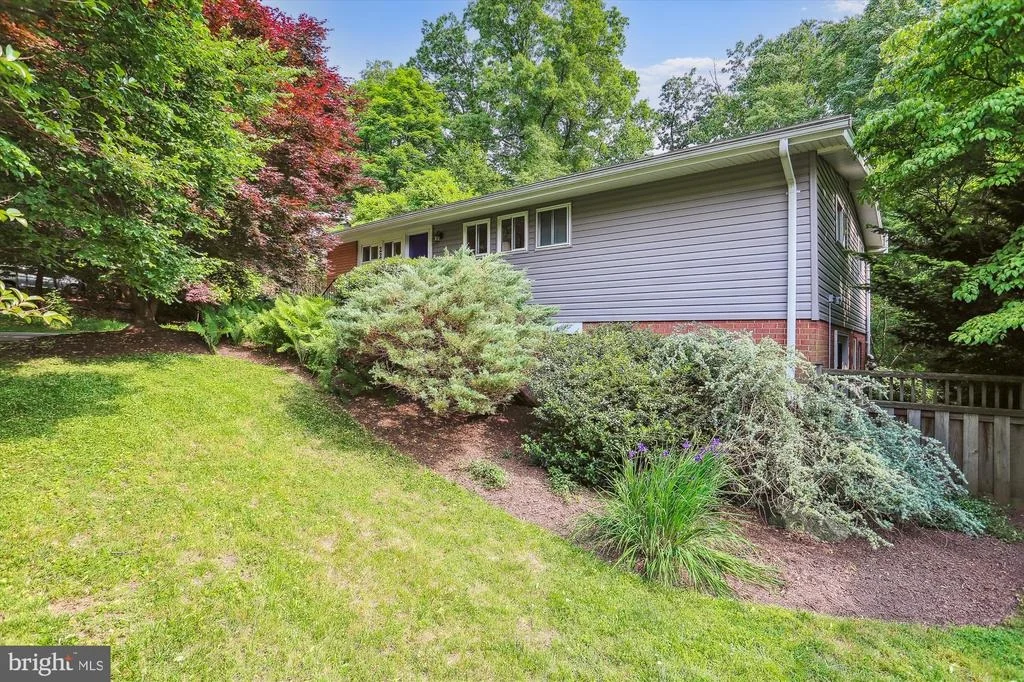 Photo of 222 HILLSBORO DRIVE