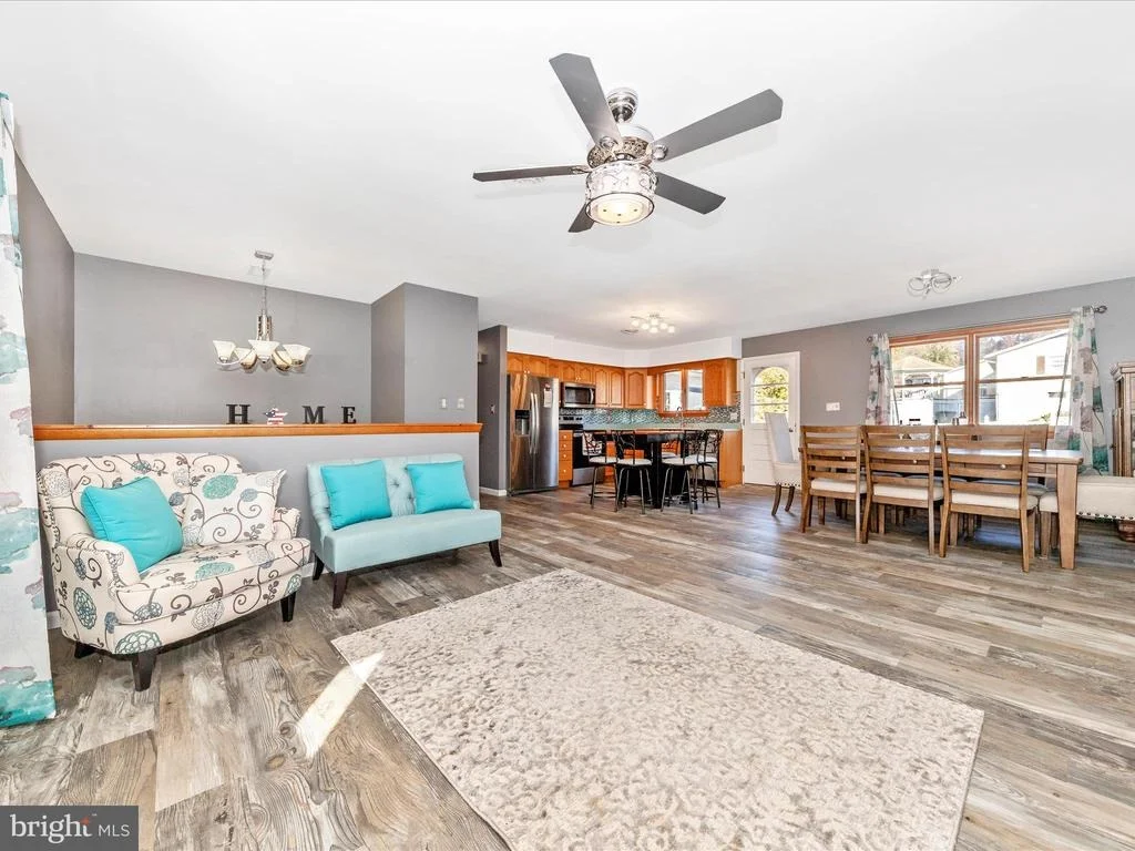 Photo of 9242 OAK TREE CIRCLE