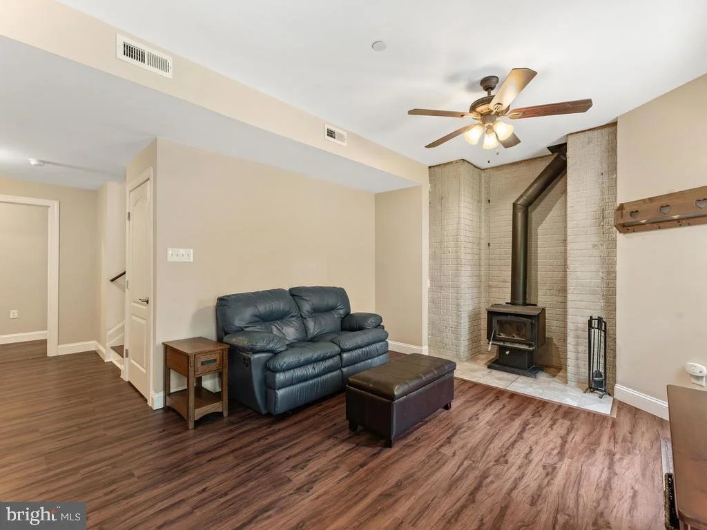 Photo of 995 WILDA DRIVE