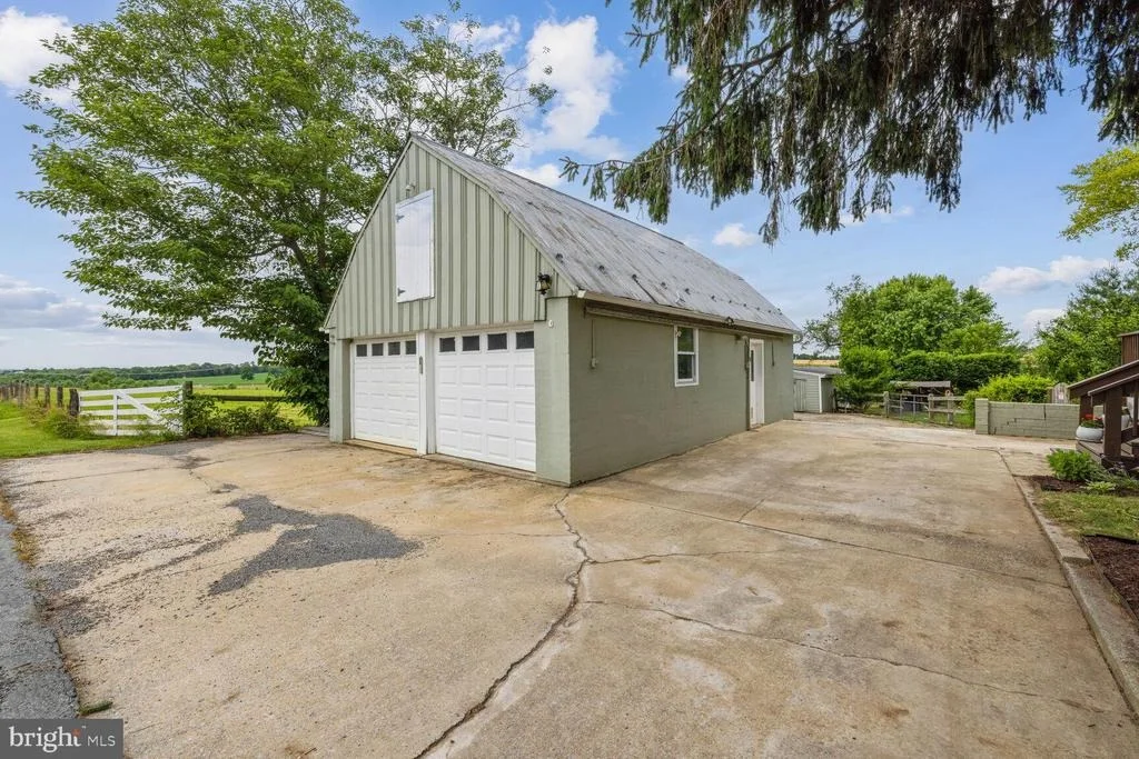 Photo of 6155 KING ROAD