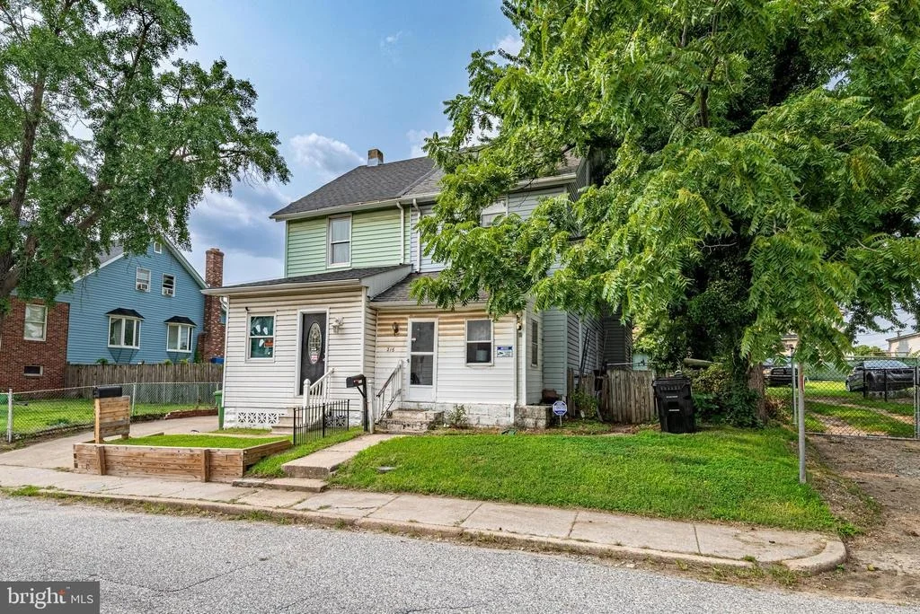 Photo of 216 RIVERVIEW AVENUE