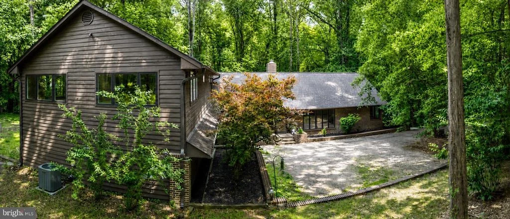 Photo of 8425 MAUSEN LANE