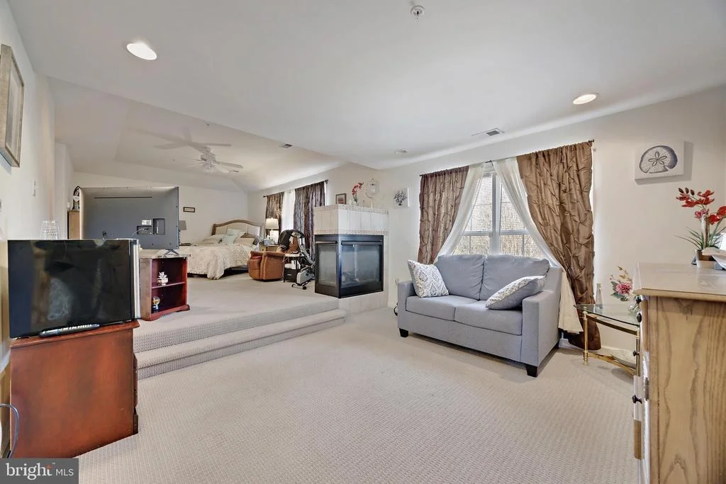 Photo of 4401 HUNTCHASE DRIVE