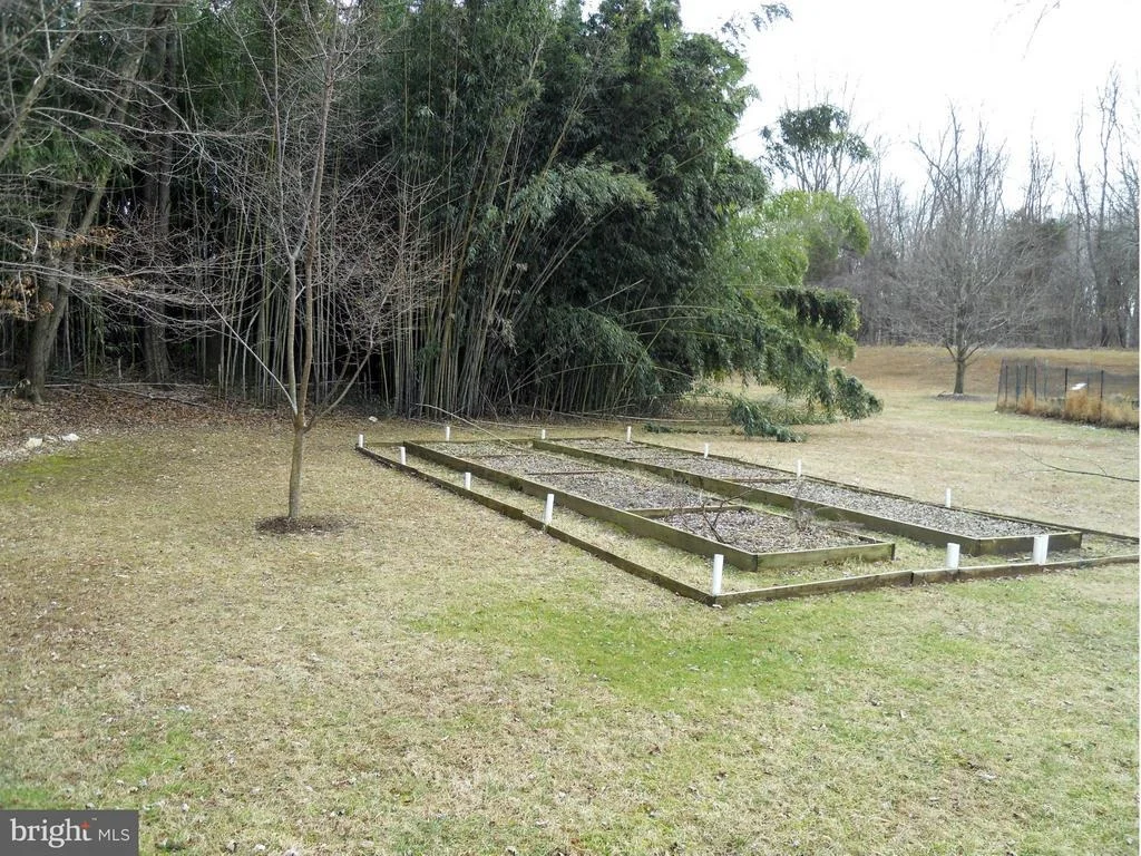 Photo of 1805 QUEENSGUARD ROAD