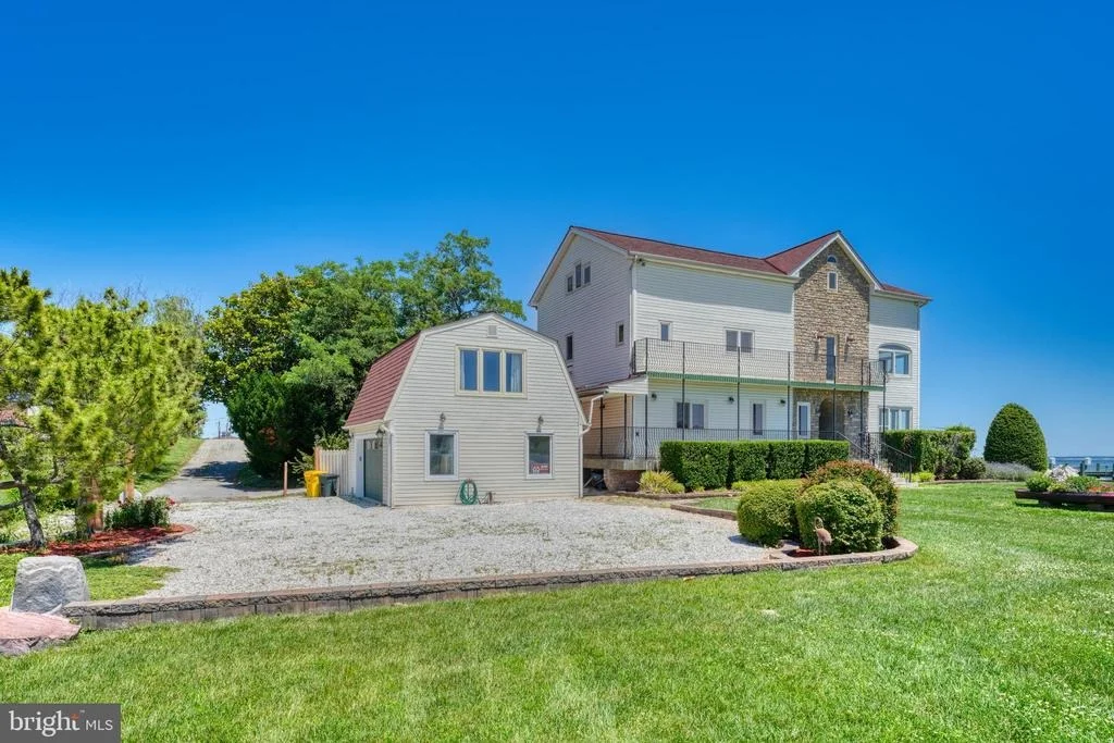 Photo of 2292 LAKE DRIVE