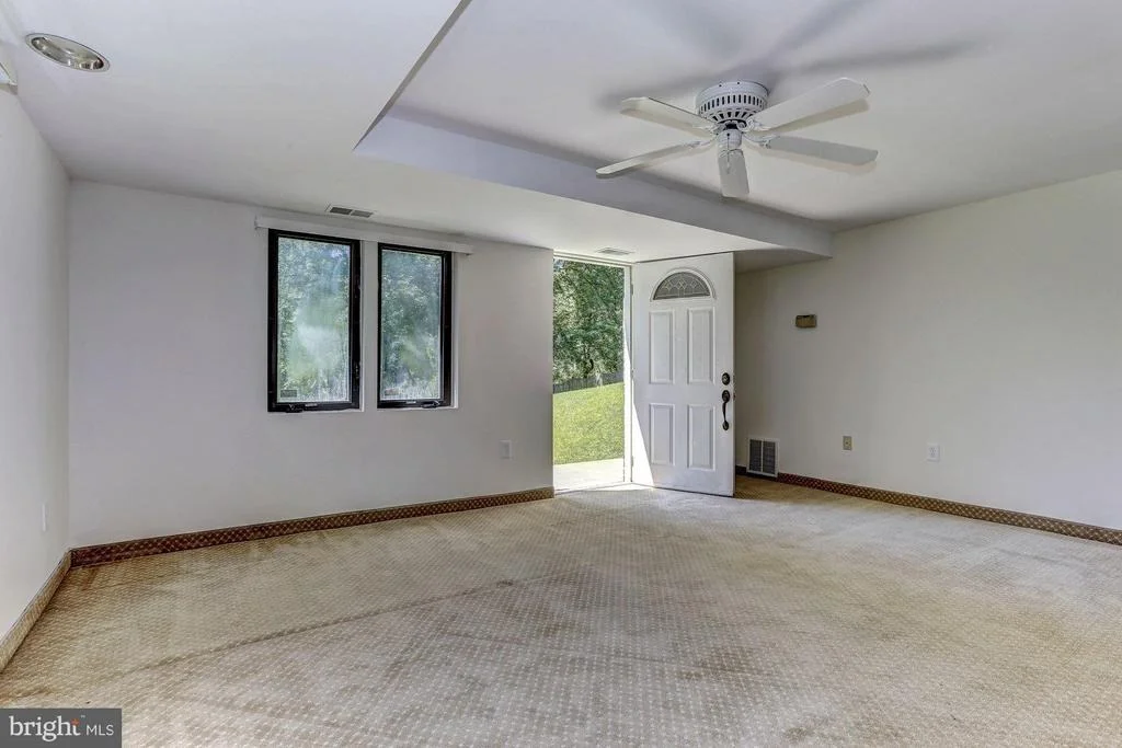 Photo of 18312 QUEEN ELIZABETH DRIVE
