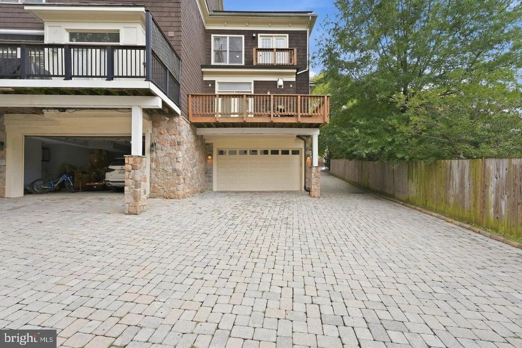 Photo of 4462 MACARTHUR BOULEVARD NW