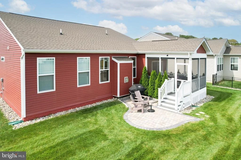 Photo of 25068 TREEVIEW LN