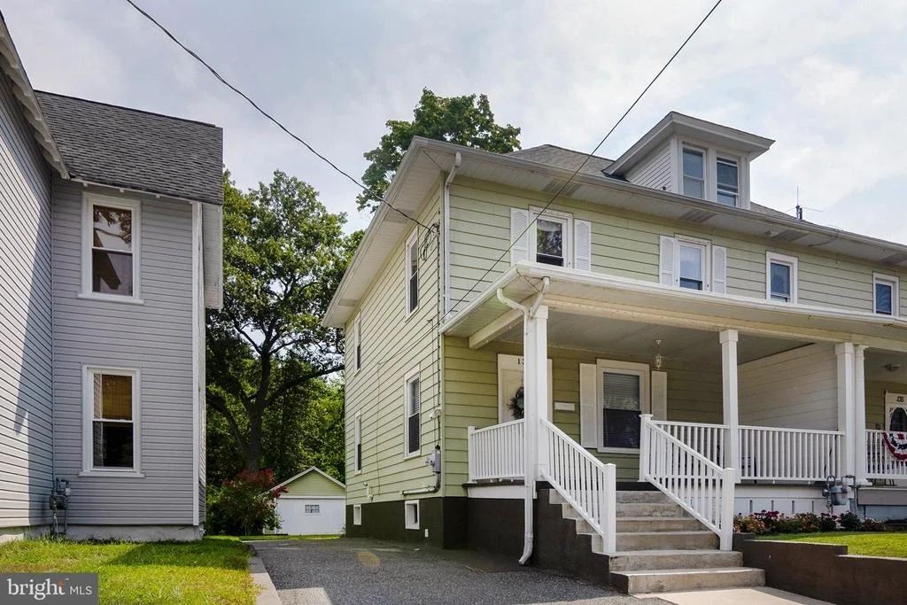 Photo of 131 OAKCREST AVENUE