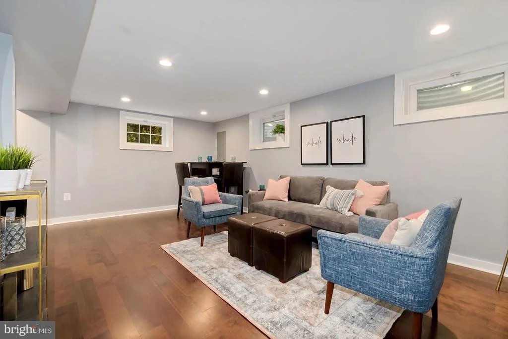 Photo of 8713 READING ROAD