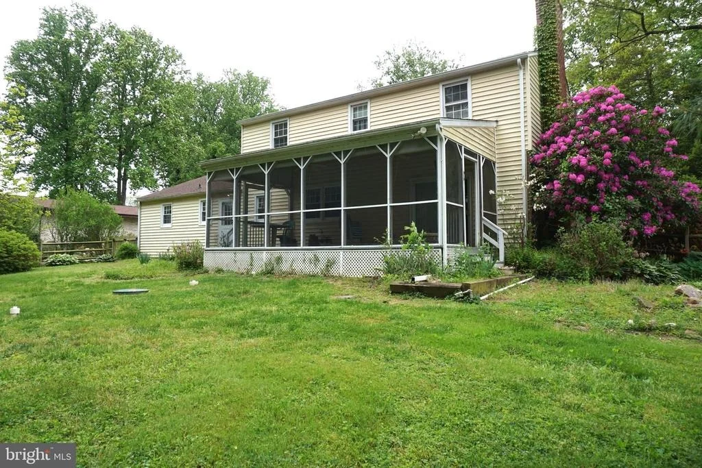 Photo of 1304 CHEZ COURT