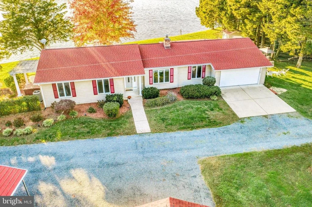 Photo of 16185 BRADBURN LANE